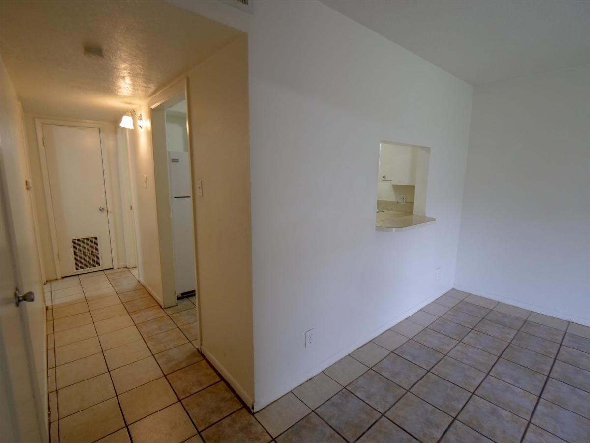 Living Room / Hallway - 303 Hardy Ave