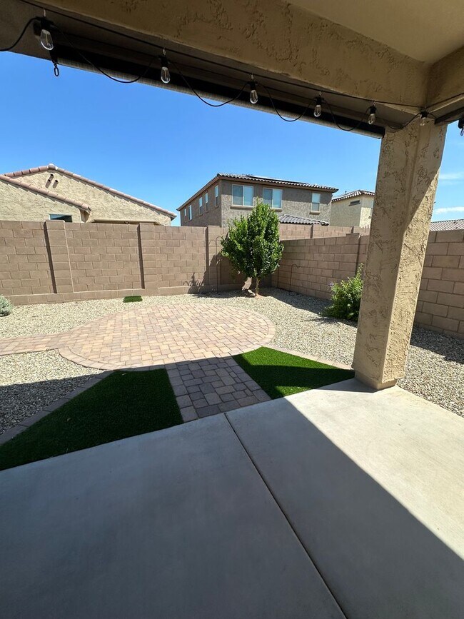 Building Photo - 3 BD HOME IN PEORIA WITH SOLAR