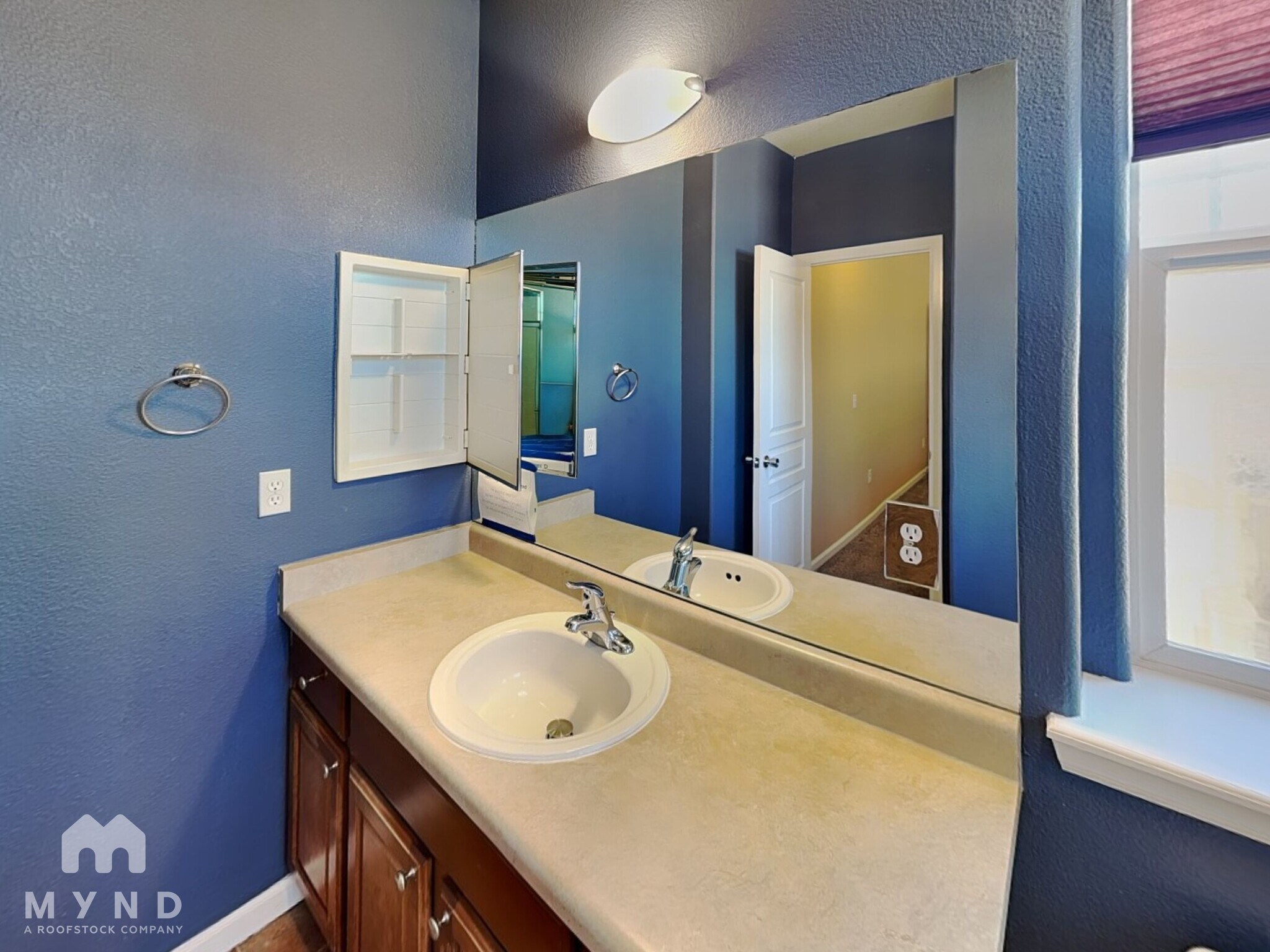 Building Photo - 803 E 98th Ave