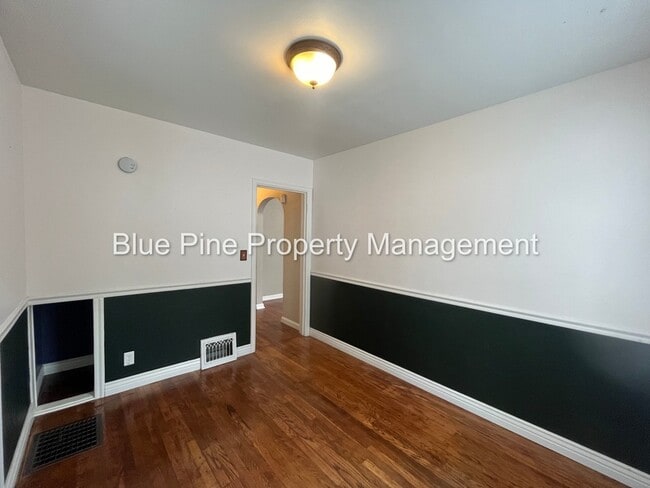 Building Photo - 745 S Higbee Ave