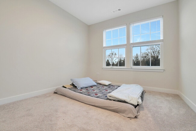 Building Photo - 155 Canterbury Way