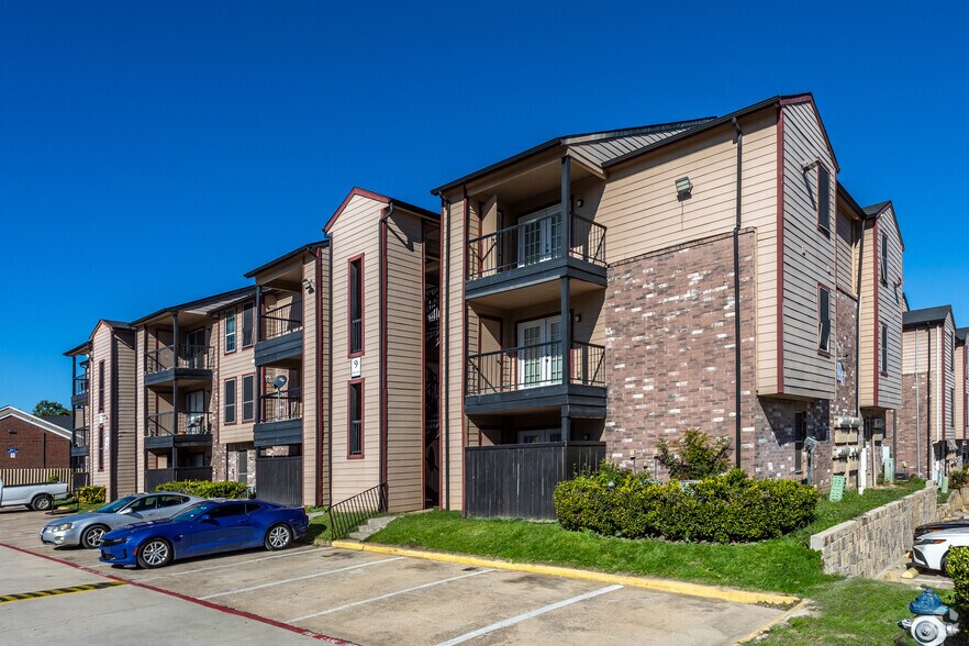 Mandalay Shoreside Apartments 7501 Chesterfield Dr Dallas TX 75237