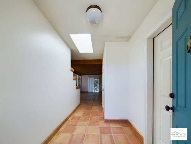 Building Photo - Single Level, single family home Available Now!