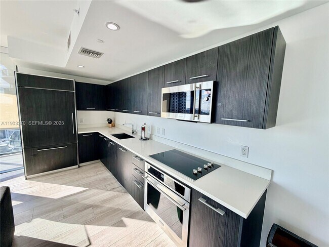 Building Photo - 45 SW 9th St