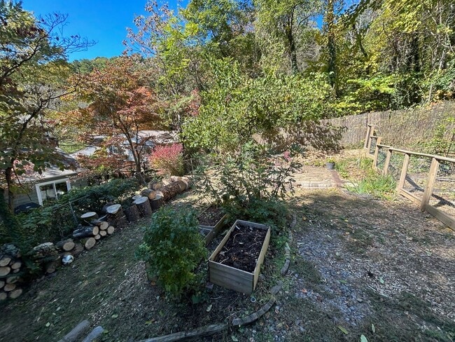 Building Photo - Kenilworth - Adorable 2 Bedroom House