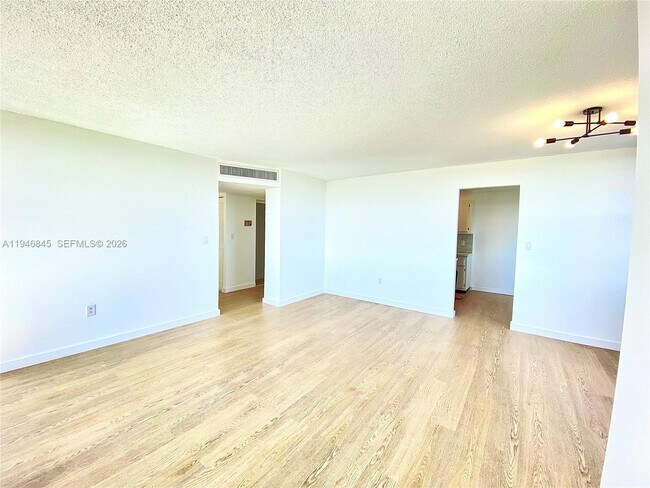 Building Photo - 1200 NE Miami Gardens Dr