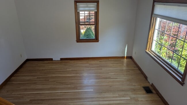 Building Photo - ***Please Respond Directly to the Online Listing, Calls May Not Be Returned***