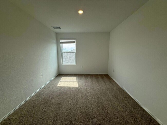 Building Photo - 519 Vantage Dr