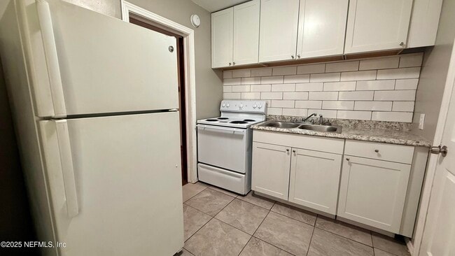 Building Photo - 2047 W 16th St