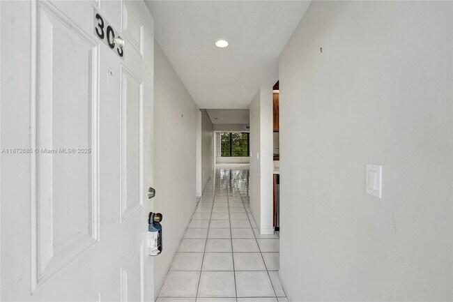 Building Photo - 1502 Whitehall Dr