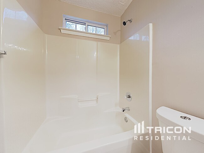 Building Photo - 3014 Great Falls Dr
