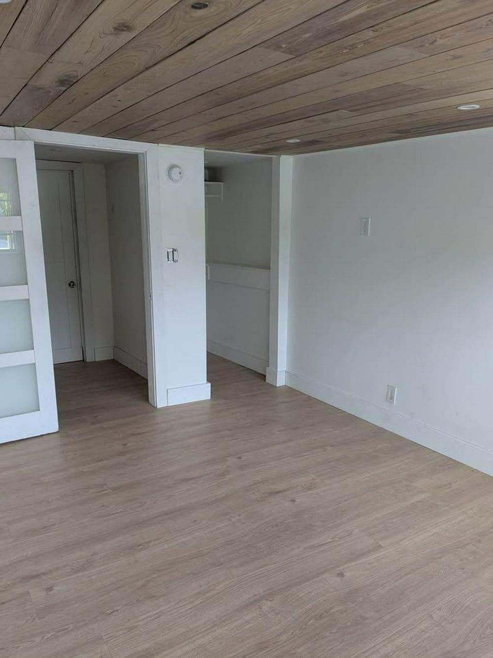 Building Photo - 605 NE 27th St