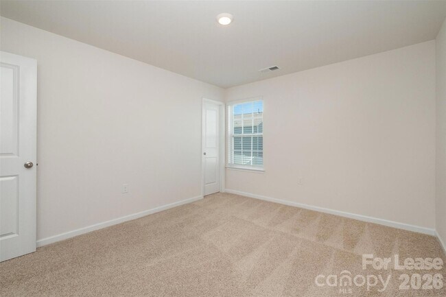 Building Photo - 2407 Sugar Ct SW