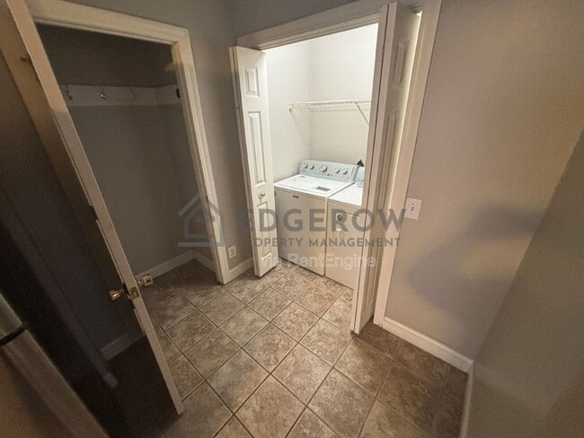 Building Photo - 1520 Quarry Ave NW