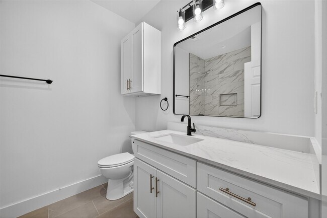 Building Photo - 5027 Willow Glen Dr