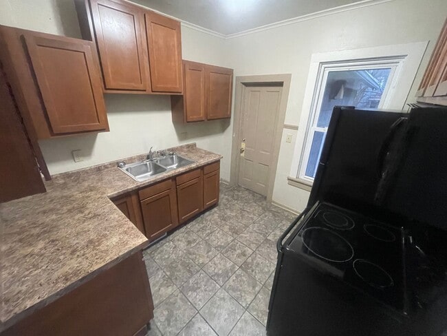 Building Photo - 642 Jackson St