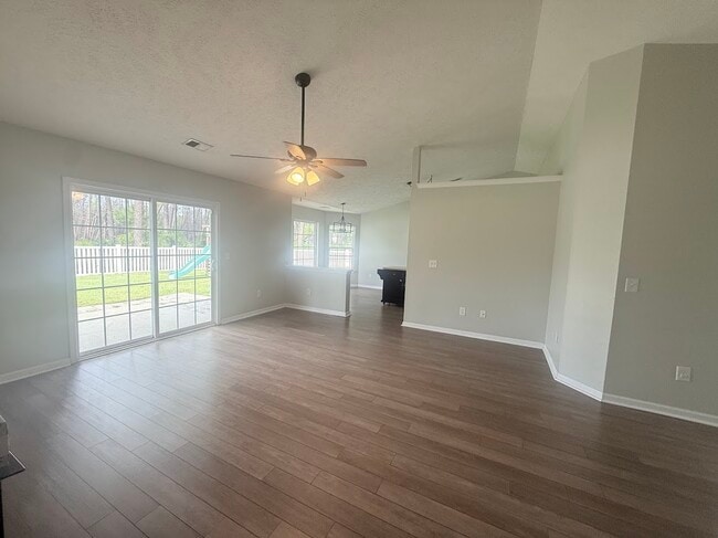 Building Photo - 112 Centennial Cir