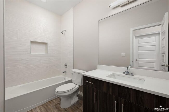 Building Photo - 4220 W Walnut Ave