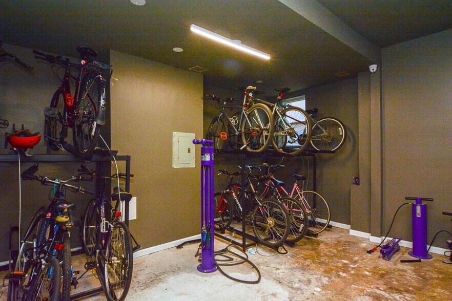 Building Photo - 1655 N Humboldt Blvd