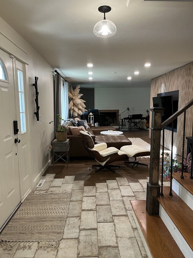 Building Photo - 10739 E Crestridge Cir