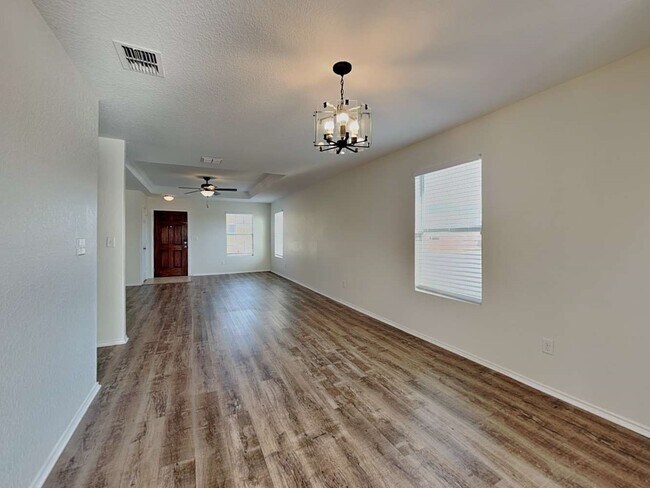 Building Photo - 27305 Paraiso Manor