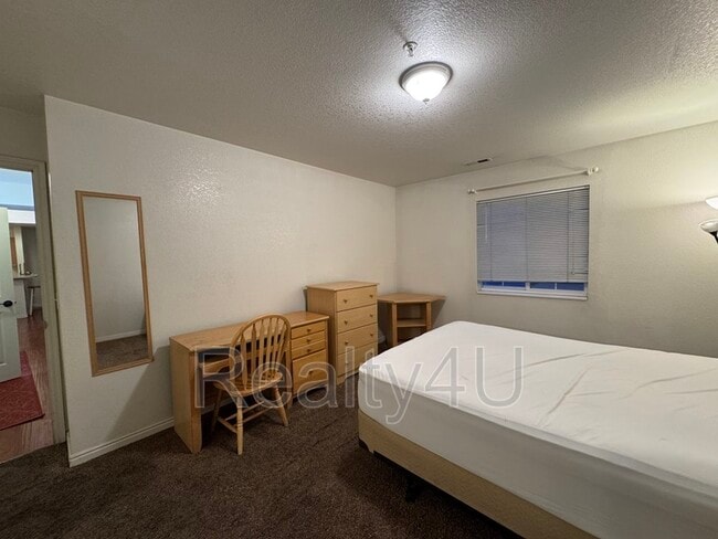 Building Photo - 108 W 1230 N St