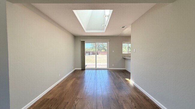 Building Photo - POETS CORNER GEM! Charming and One Of A Kind, 3BD/1BA on a Cul-de-sac Available NOW!
