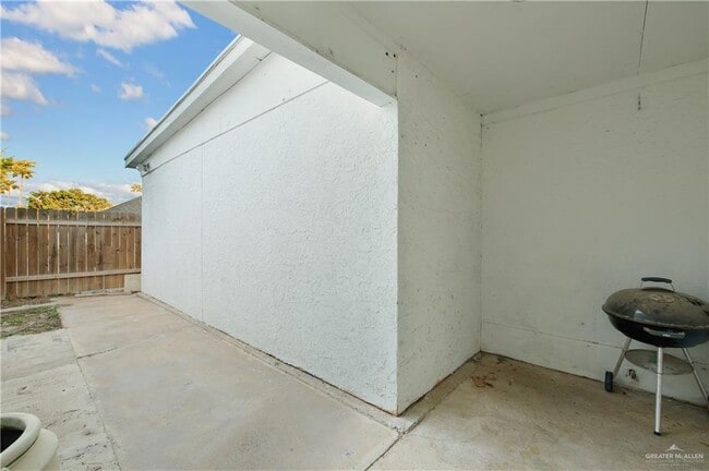 Building Photo - 3121 S Casa Linda St