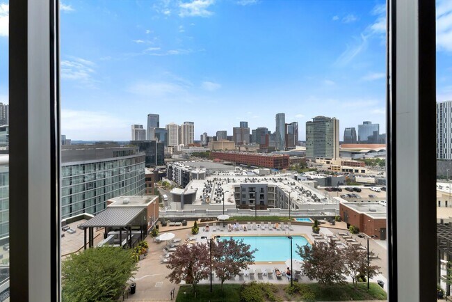 Building Photo - Fully Furnished 15th Floor Condo At Icon I...