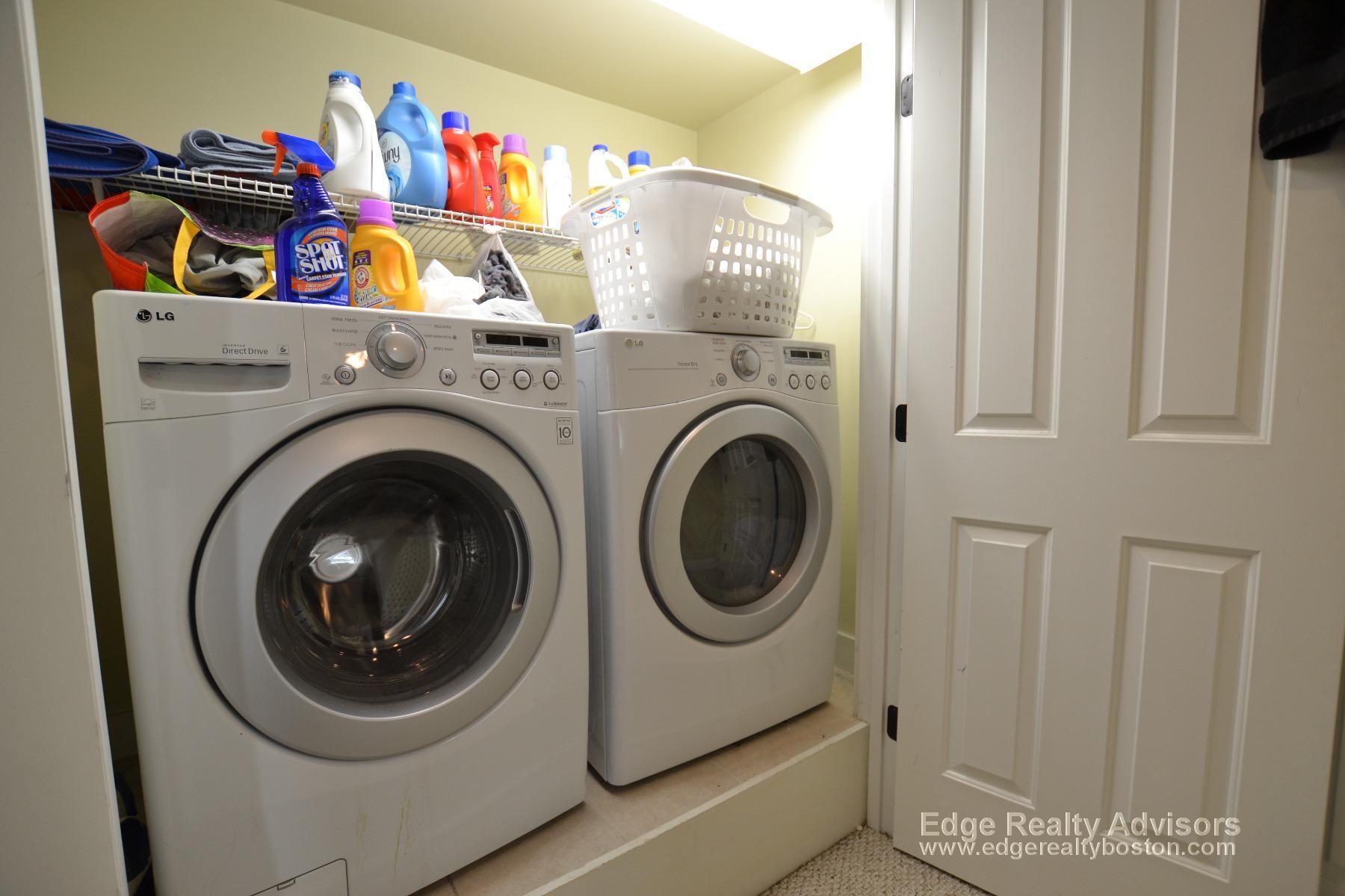 Building Photo - 81 Surrey St