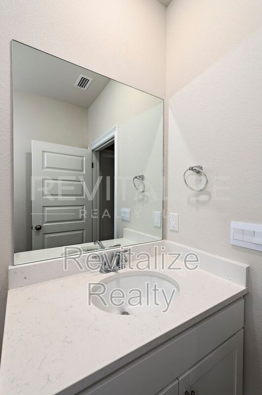 Building Photo - 14543 Dayton Cir