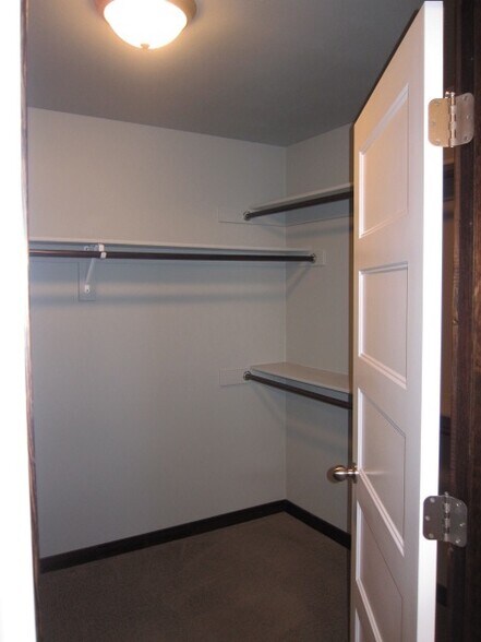 Building Photo - 1906 Leeward Ct