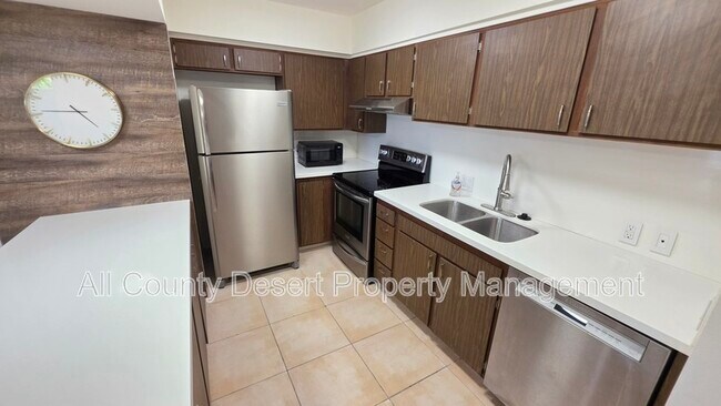 Building Photo - 2504 N Whitewater Club Dr
