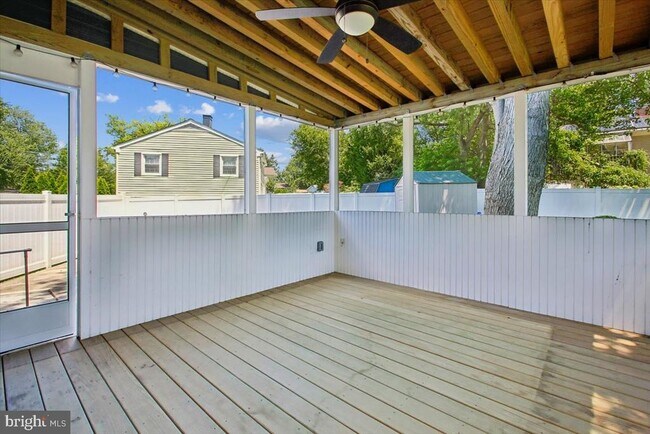 Building Photo - 3801 Denfeld Ave