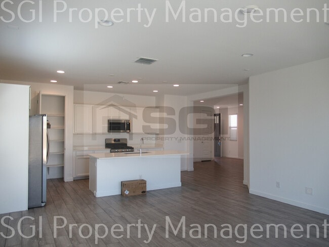 Building Photo - 1622 W la Mirada Dr