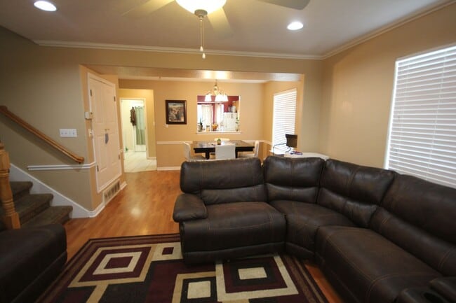 Building Photo - 3 Bedroom Townhome in Provo's Westside