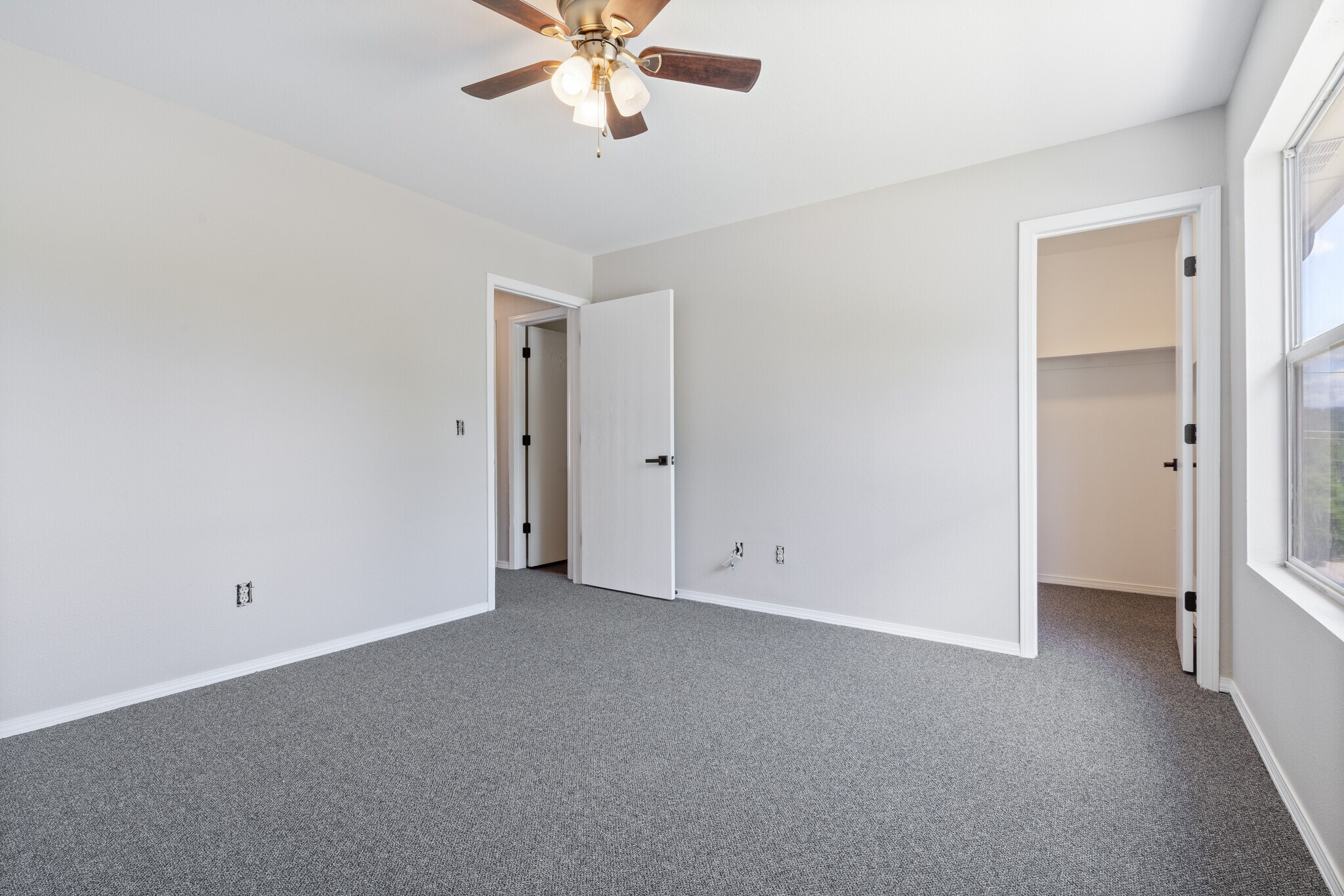 Building Photo - 950 W Eagle St