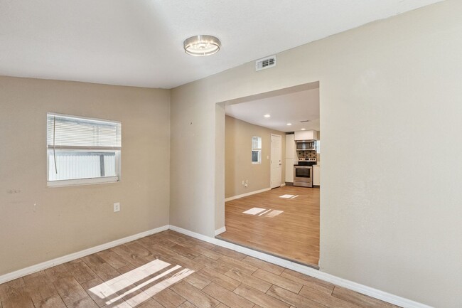 Building Photo - 5000 Huppel Ave