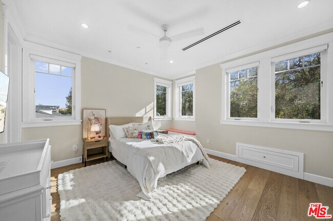 Building Photo - 12345 Huston St