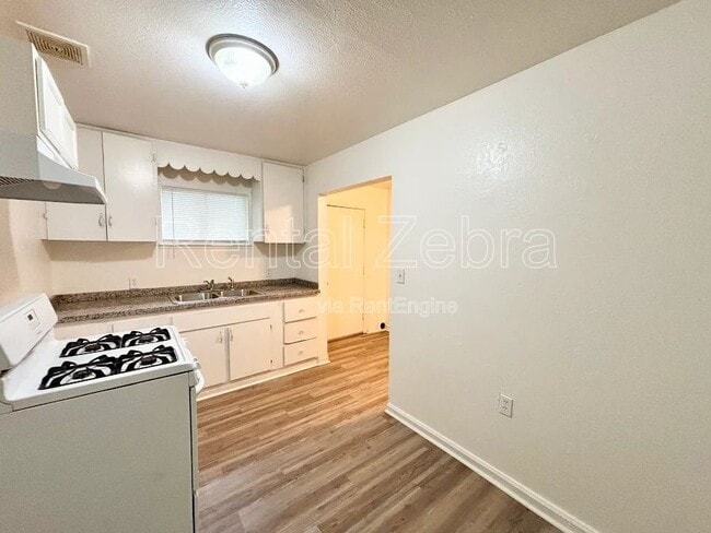 Building Photo - 641 M St