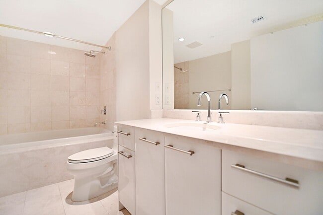 Building Photo - Turnberry Towers 2705W-City/Golf Course Vi...