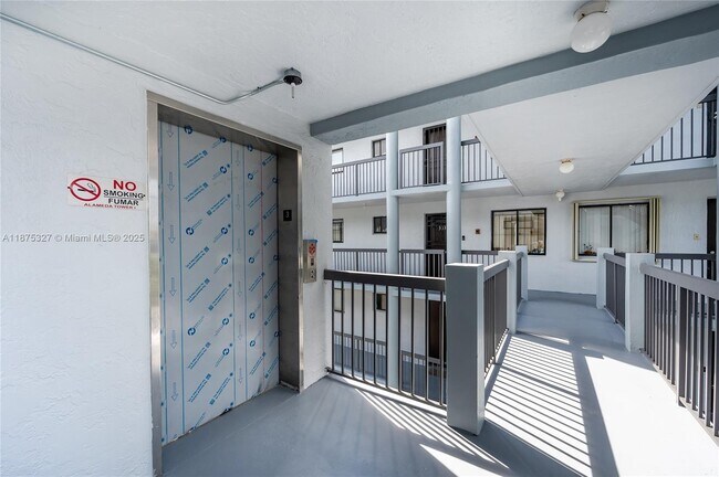 Building Photo - 5300 W 21st Ct