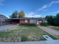 Building Photo - Move in Discount! Charming Ranch Style Sin...