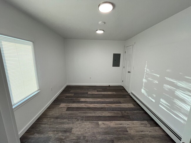 Building Photo - 1994 Badger Rd