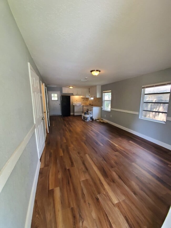 Building Photo - Beautiful & Quaint 2 Bedroom Single Family Home in Tampa! AVAILABLE FOR IMMEDIATE MOVE IN!!