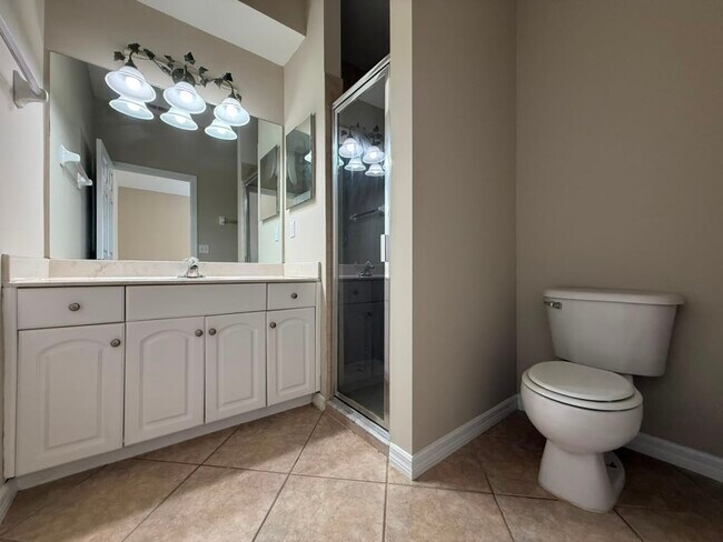 Building Photo - 3629 Pine Oak Cir