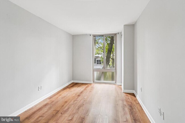 Building Photo - 950 25th St NW