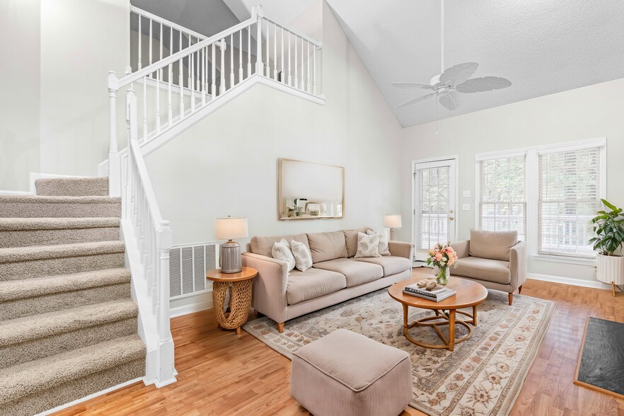 Building Photo - 6736 Queen Annes Dr