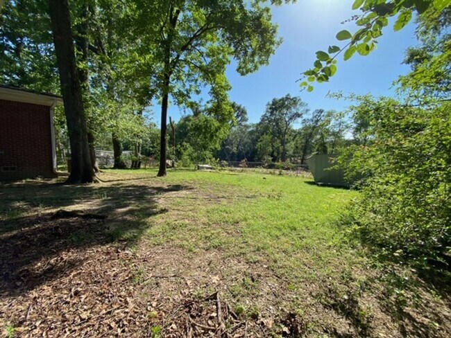 Building Photo - Spacious 3 bedroom 2 bathroom home in Tyler!
