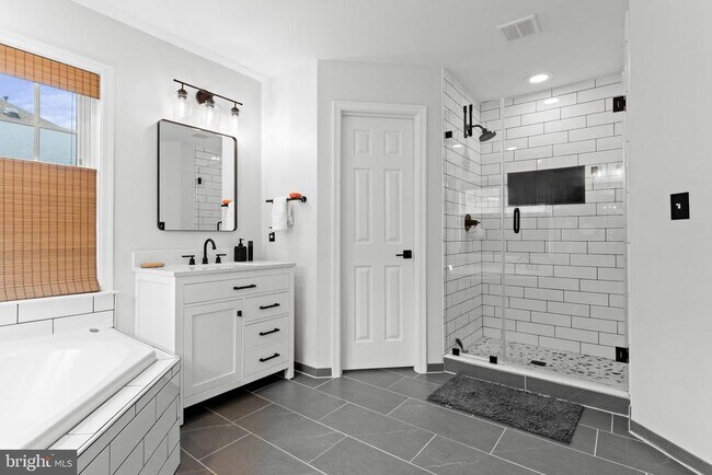 Building Photo - 43550 Riverpoint Dr